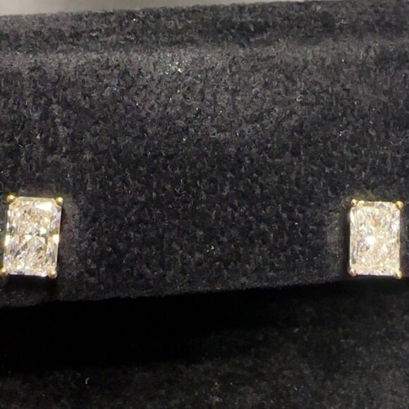 D COLOR GRADE VS1 2ct DIAMOND EARINGS SET WITH 18k GOLD/ PAPERWORK!